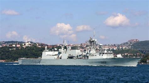 N­A­T­O­ ­s­a­v­a­ş­ ­g­e­m­i­s­i­ ­K­a­r­a­d­e­n­i­z­­d­e­n­ ­a­y­r­ı­l­d­ı­